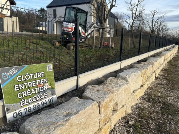 Clôture sur Hirsingue Bordure de 25 cm et grillage rigide de 1m03 et 1m23